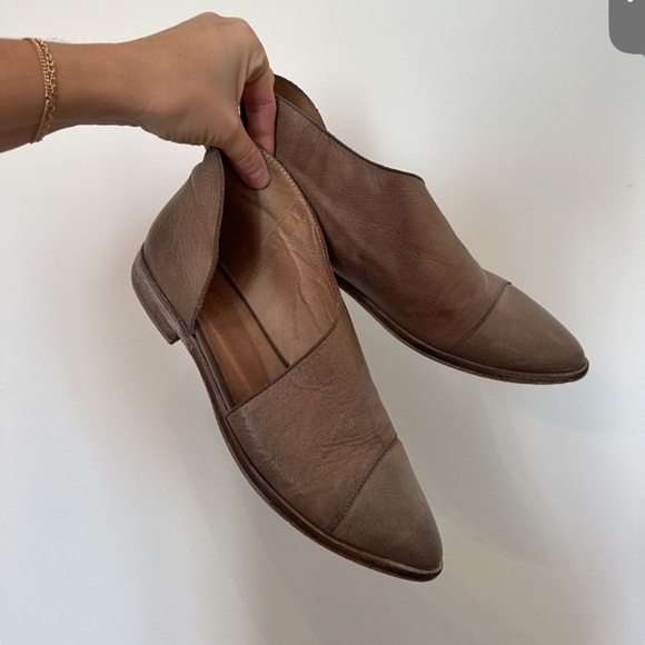 Free People Women’s Royale Pointed Toe Flat - Picture 2 of 2